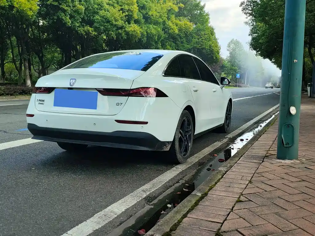 Roewe D7 DMH 125 km Transcend