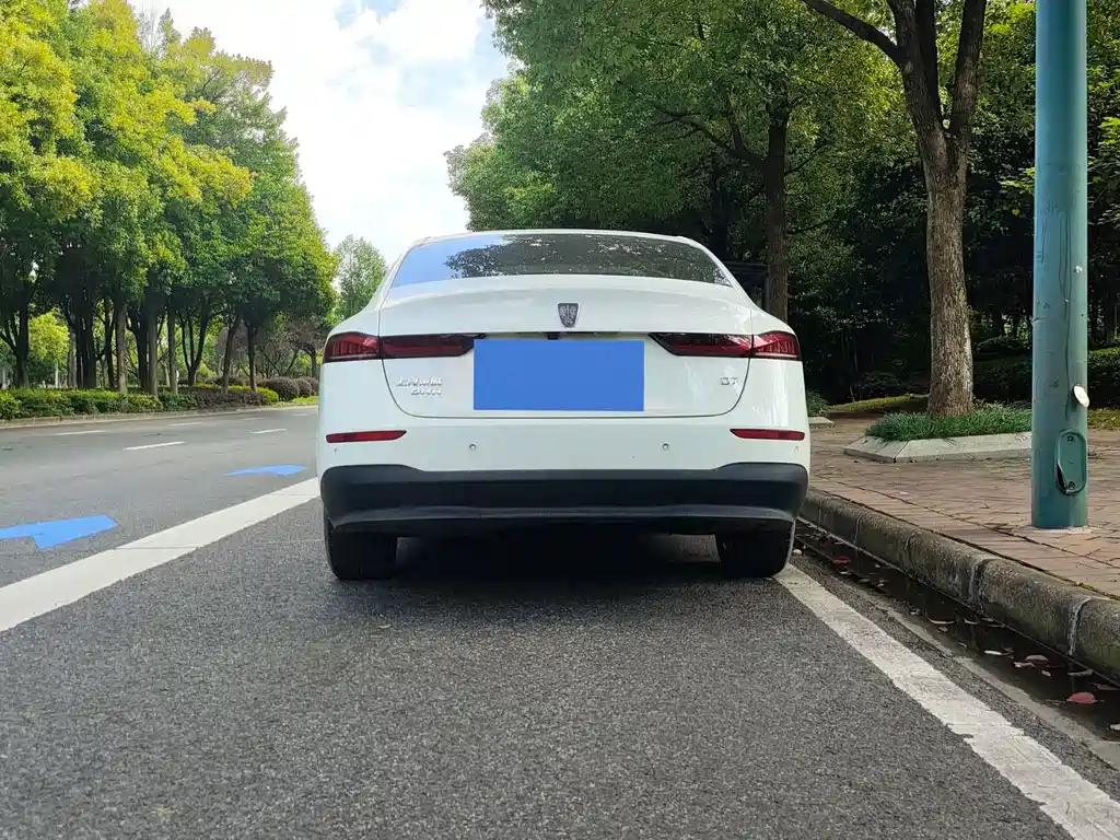 Roewe D7 DMH 125 km Transcend