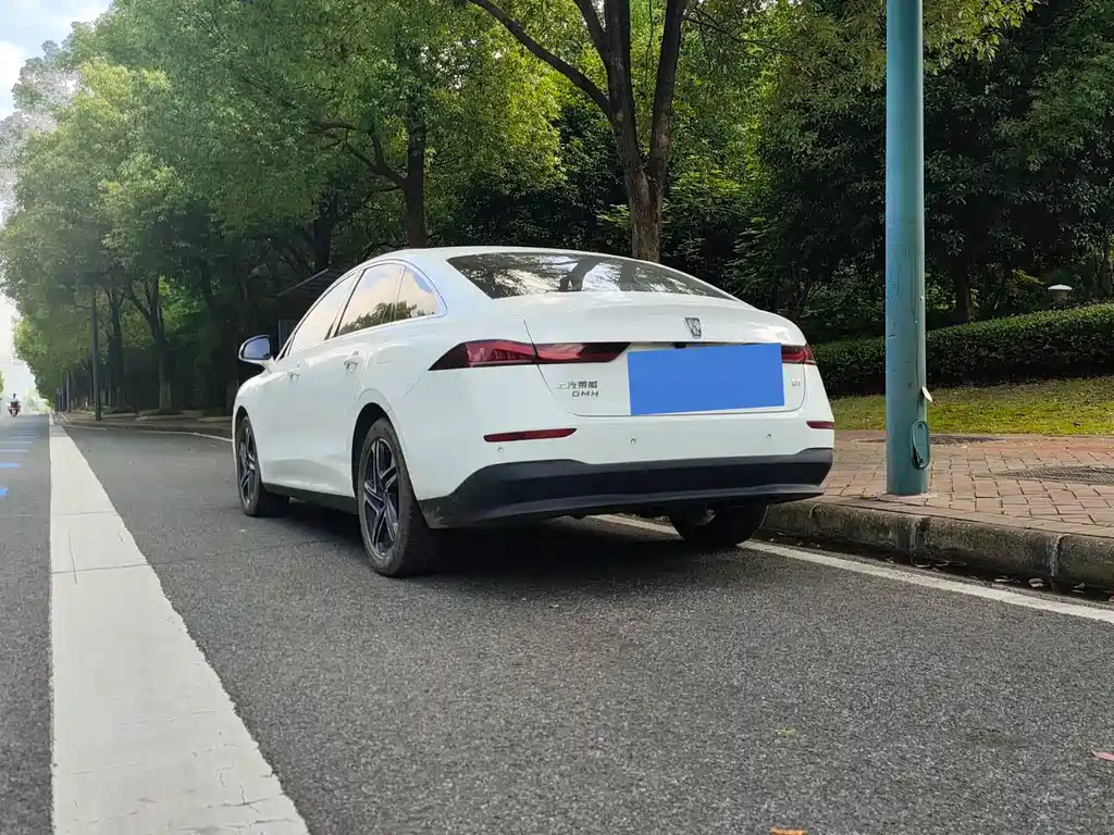 Roewe D7 DMH 125 km Transcend