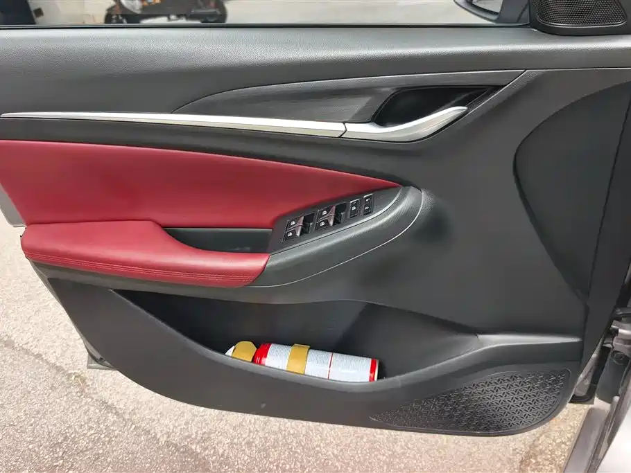 Eado PLUS Blue Whale NE 1.4 T GDI DCT Flagship