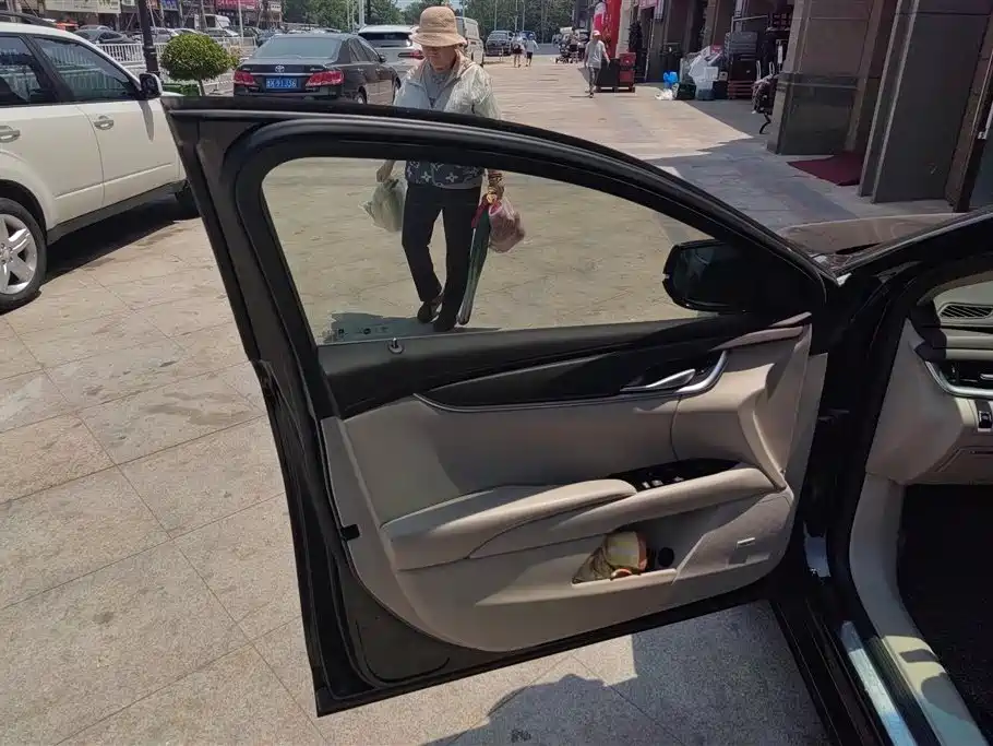 Cadillac XTS 28 T Tech