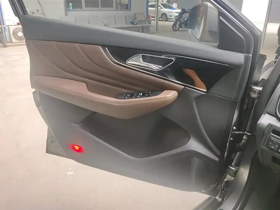 Dongfeng Fengshen AX7 东风风神AX7 2018款 经典 1.6 T 自动尊贵型