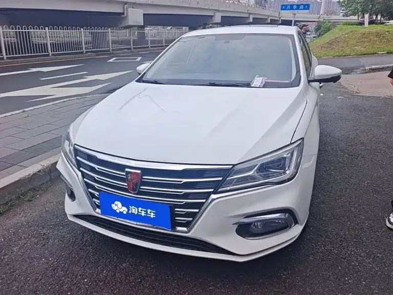 Roewe i5 1.5 L Auto 4 G Connected Leading Luxury Flagship