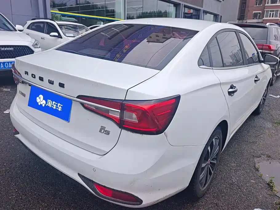 Roewe i5 1.5 L Auto 4 G Connected Leading Luxury Flagship