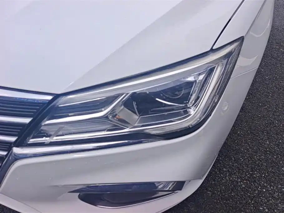 Roewe i5 1.5 L Auto 4 G Connected Leading Luxury Flagship