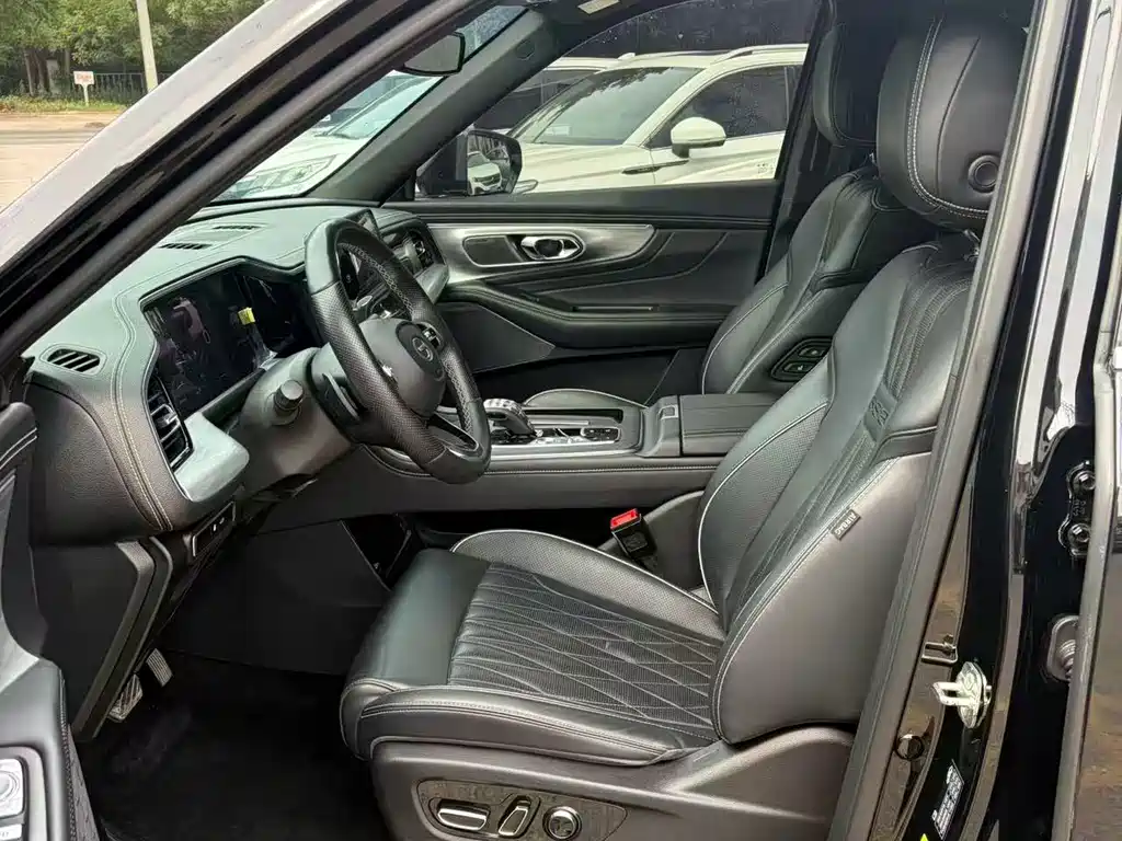 GAC Trumpchi GS8 Navigator Series 2.0 TGDI 2 WD Distinguished (7-seat)