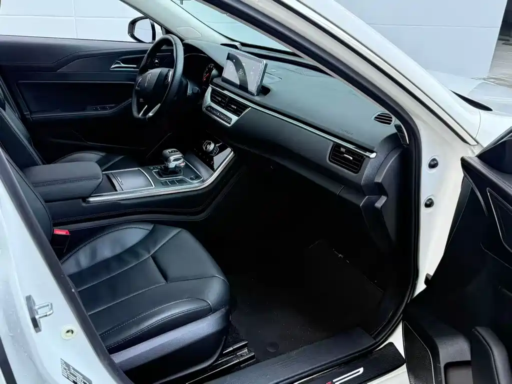 Hongqi H5 Classic 1.5 T DCT Flagship Charm
