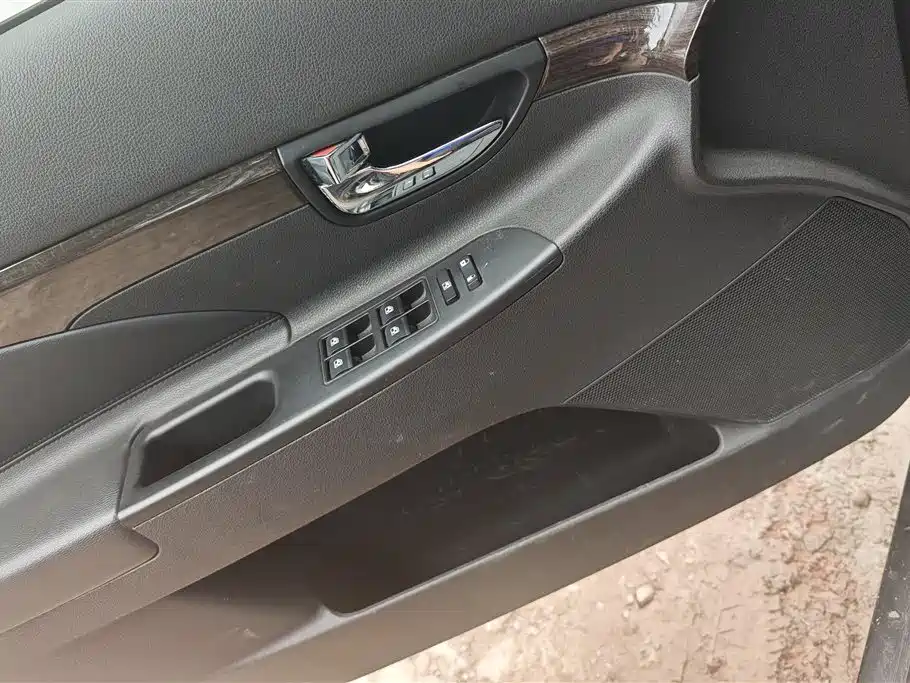 Raeton 睿骋 2013款 1.8 T 自动旗舰型 国IV