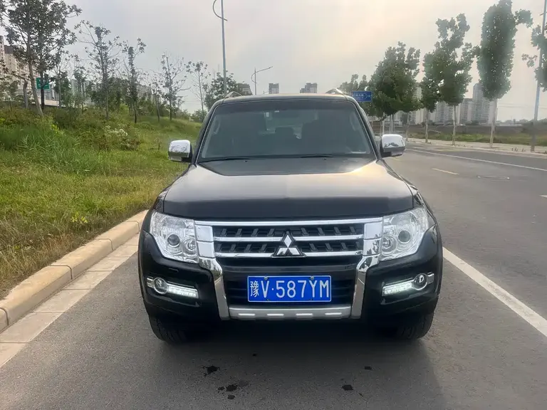 Mitsubishi Pajero (Import) 3.0 L Auto Luxury CN-IV