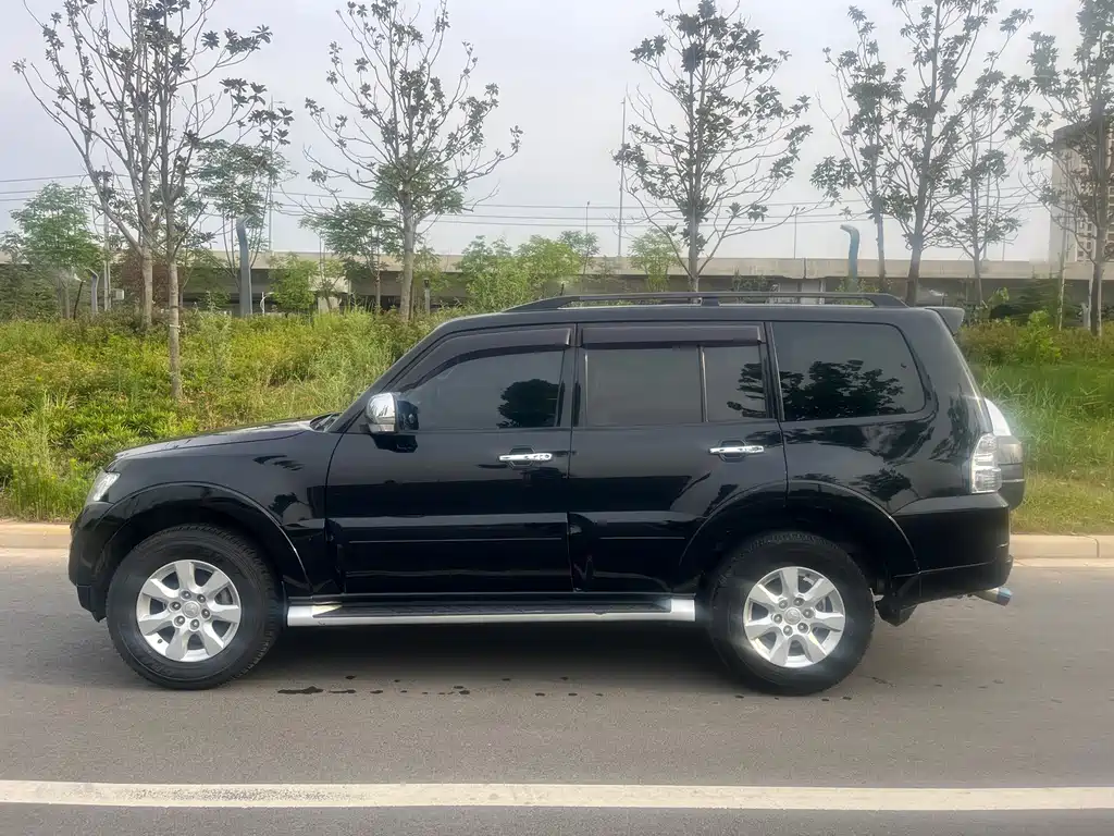 Pajero (Import) 3.0 L Auto Luxury CN-IV