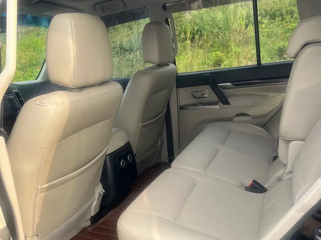 Pajero (Import) 3.0 L Auto Luxury CN-IV