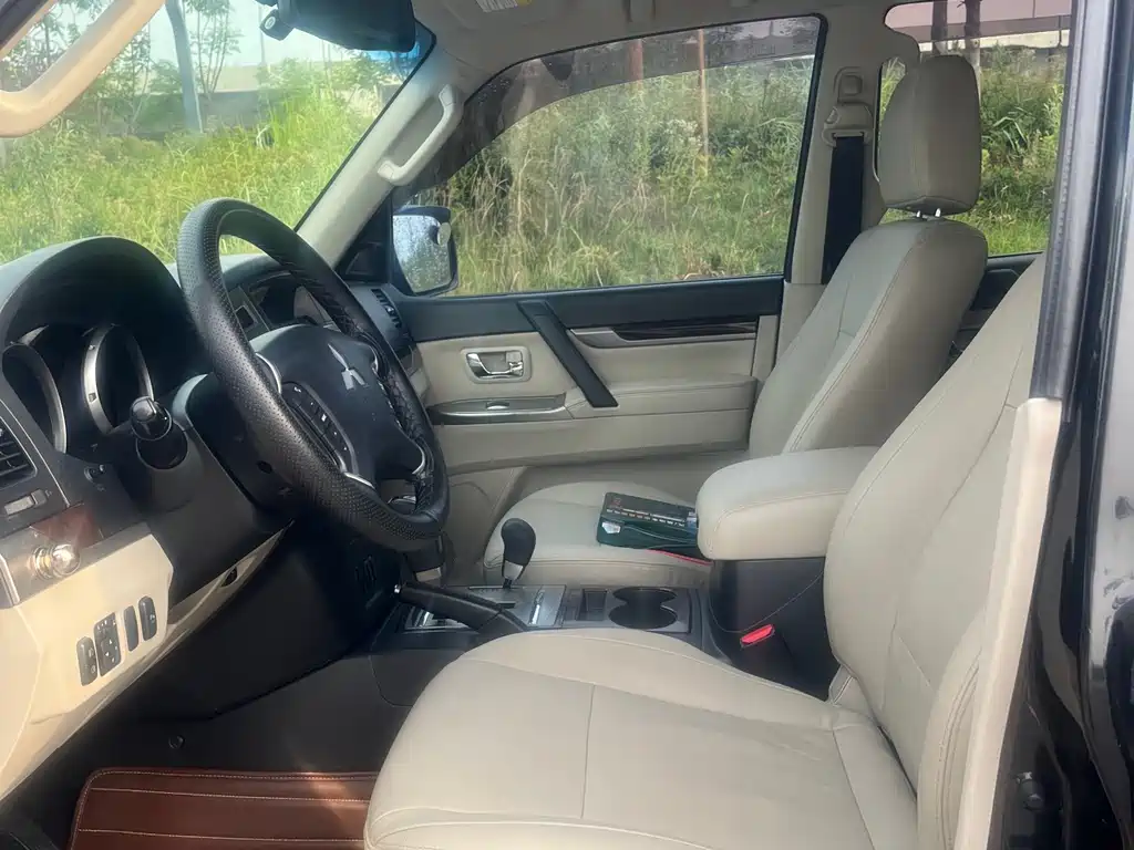 Pajero (Import) 3.0 L Auto Luxury CN-IV