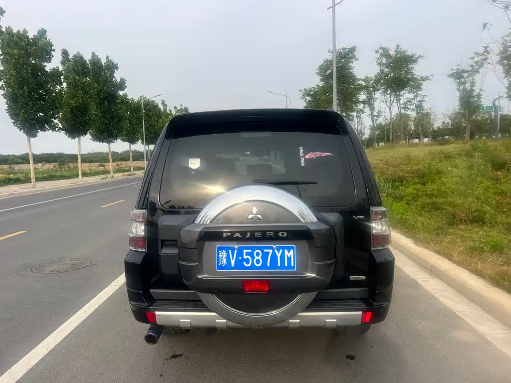Pajero (Import) 3.0 L Auto Luxury CN-IV