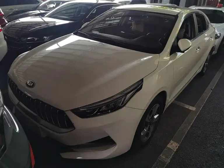 Kia K3 1.5 L CVT Smart Enjoyment Connected