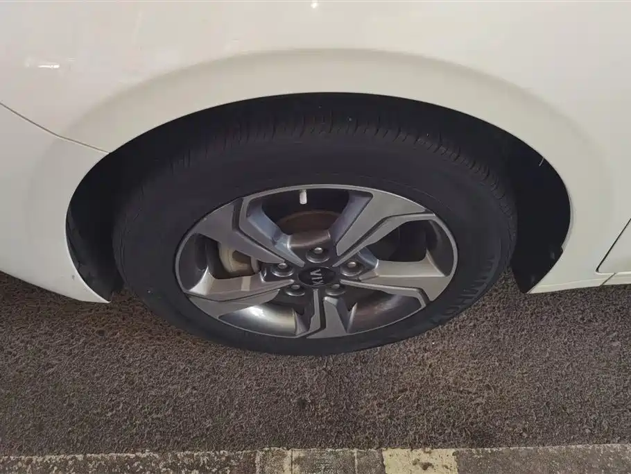 Kia K3 1.5 L CVT Smart Enjoyment Connected
