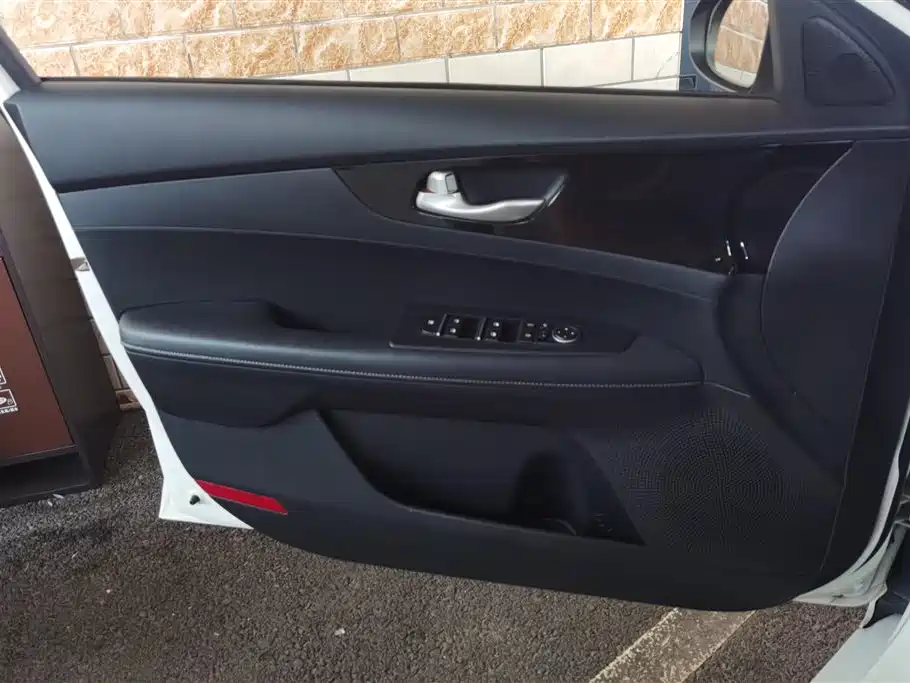 Kia K3 1.5 L CVT Smart Enjoyment Connected
