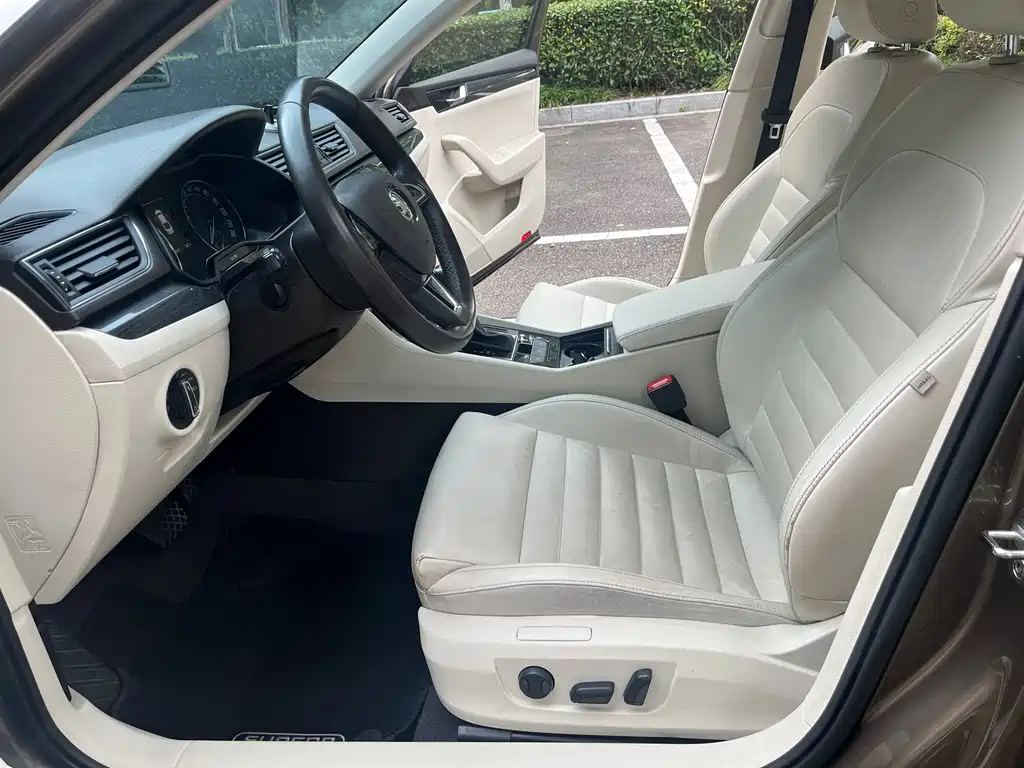 Superb TSI330 DSG Smart Travel