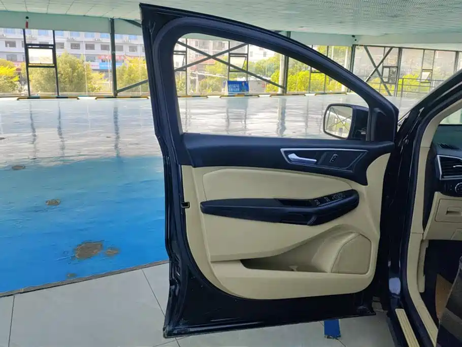 Edge EcoBoost 245 2 WD Elite Sharp 5-seat
