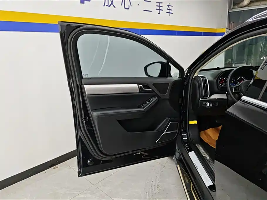 Tang 2.0 T Auto Connected Premium 5-seat CN-VI