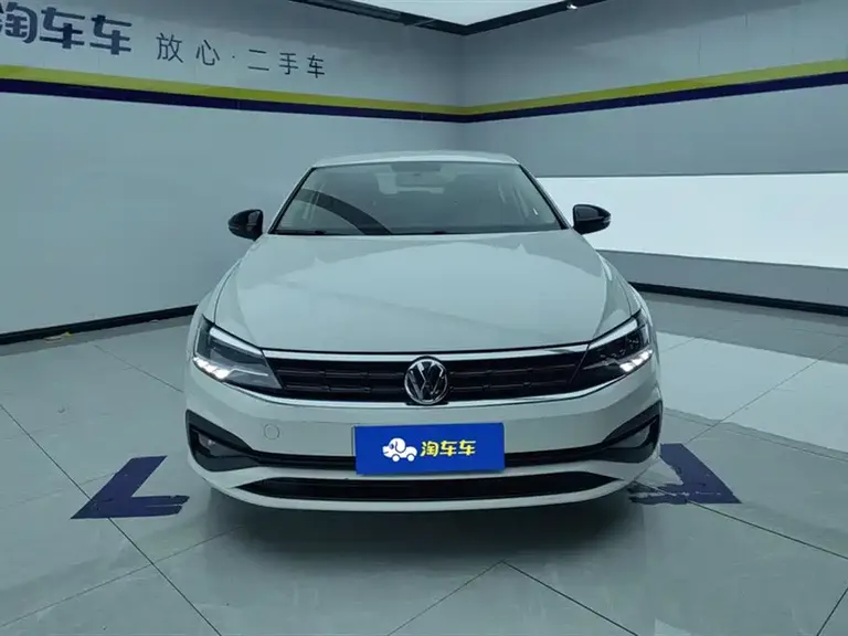 Volkswagen Lamando 230 TSI DSG Style