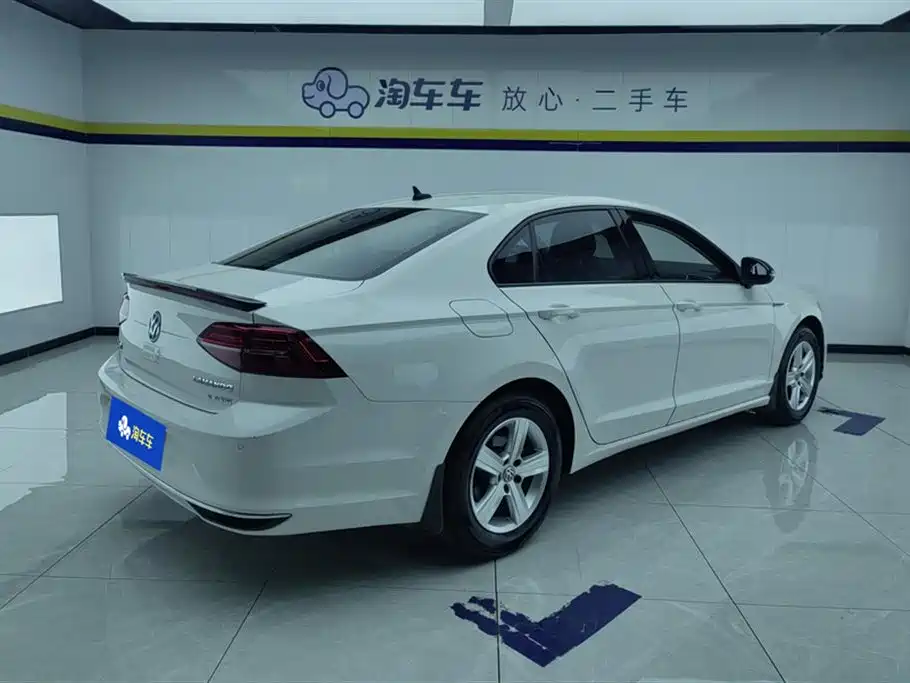 Lamando 230 TSI DSG Style