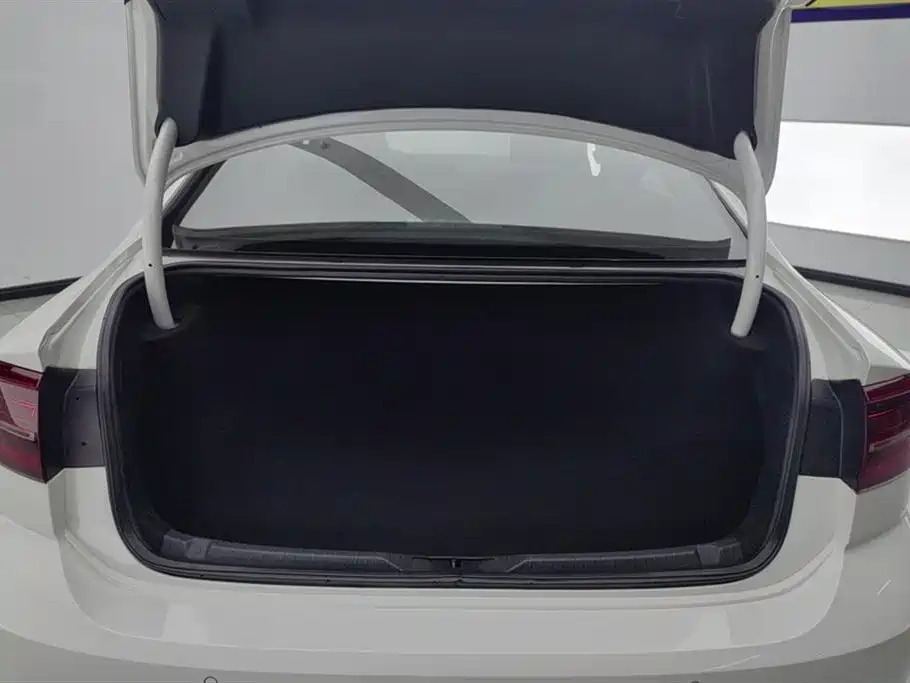 Lamando 230 TSI DSG Style