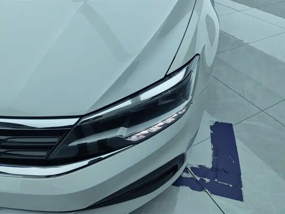Lamando 230 TSI DSG Style