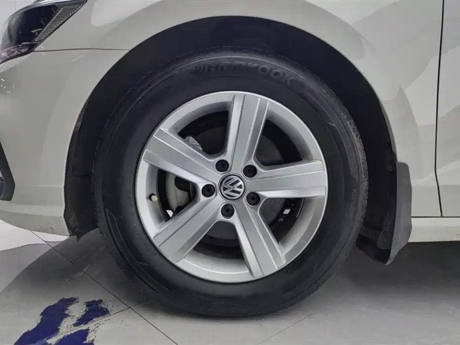 Lamando 230 TSI DSG Style