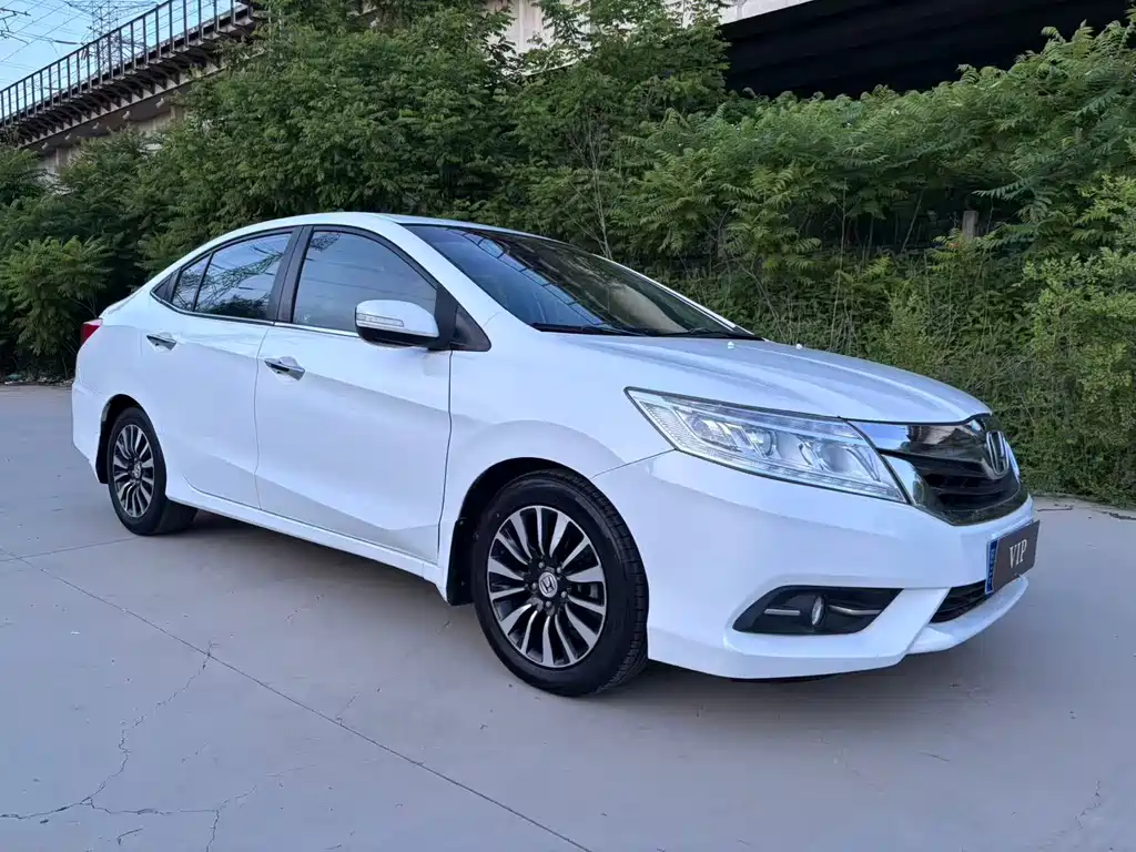 Crider 1.8 L Auto Luxury