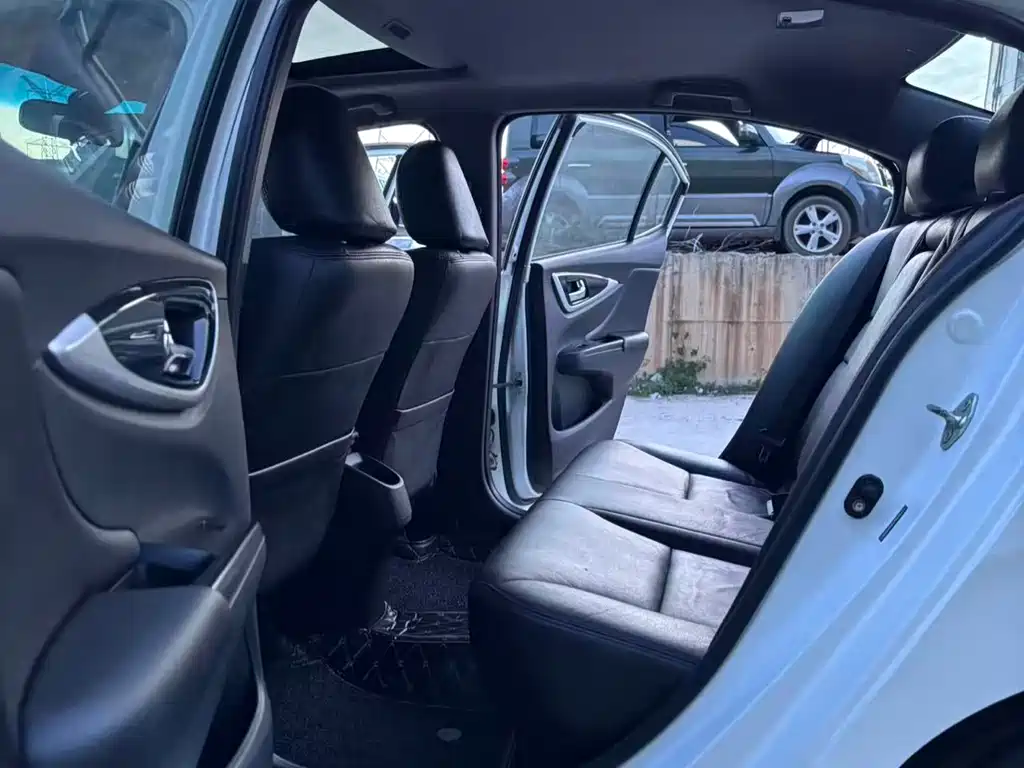 Crider 1.8 L Auto Luxury