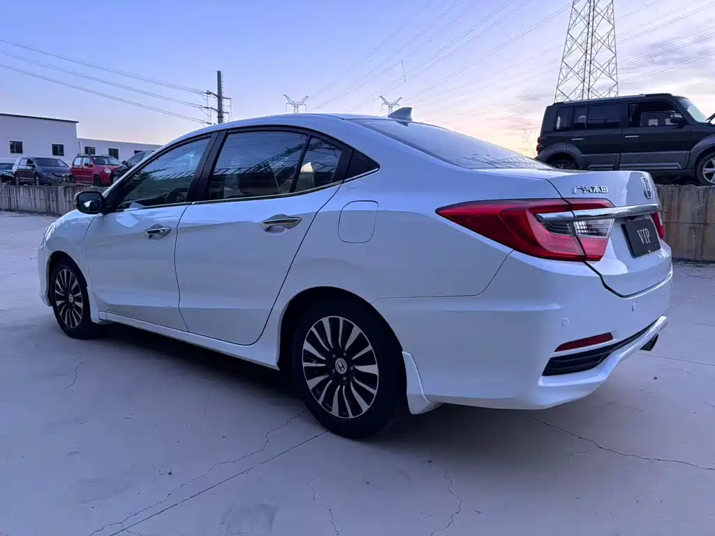 Crider 1.8 L Auto Luxury
