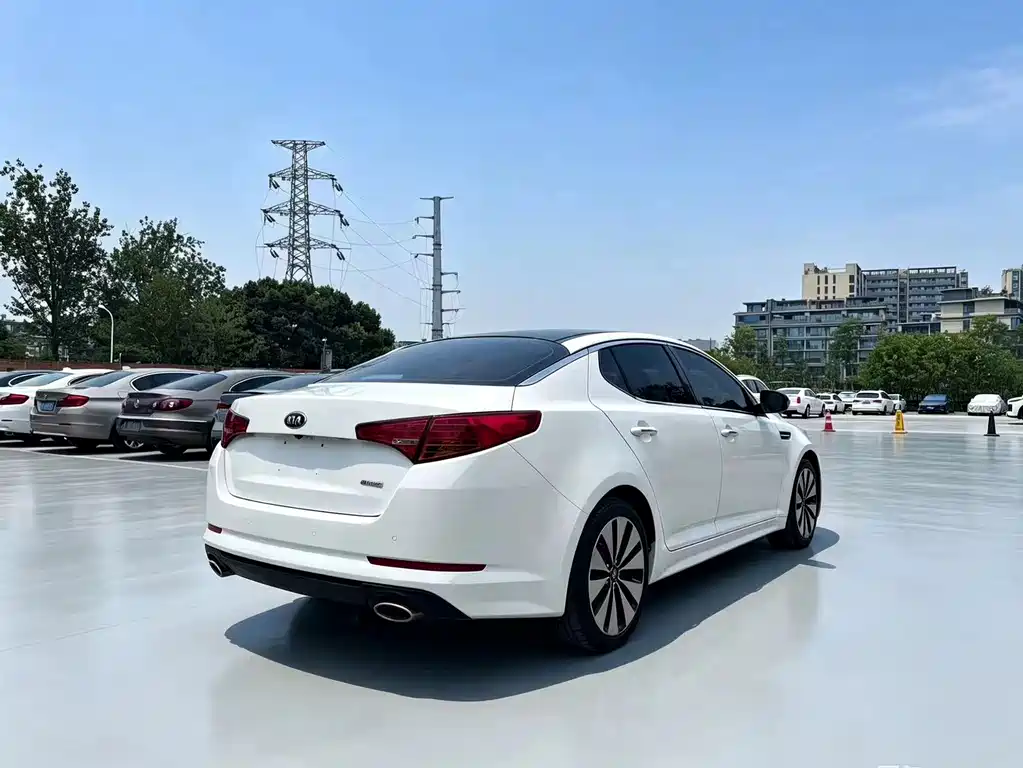 Kia K5 2.0 L Auto DLX Special Edition