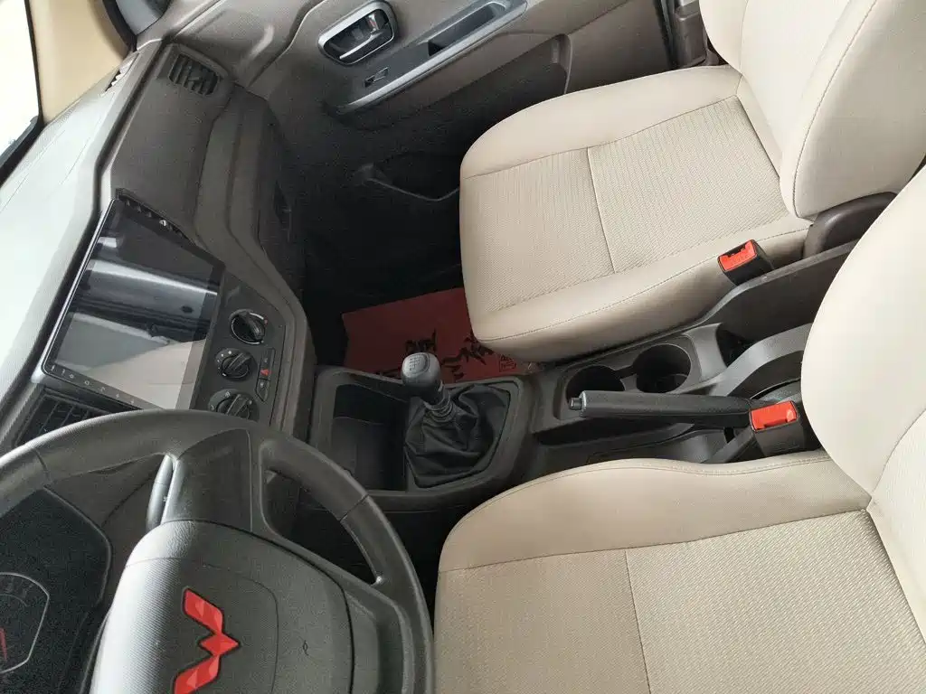 Wuling Hongguang V 五菱宏光V 2022款 1.5 L劲取版封窗车液压助力LAR