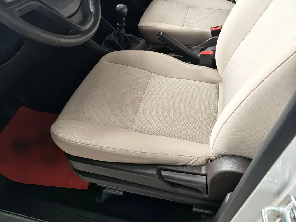 Wuling Hongguang V 五菱宏光V 2022款 1.5 L劲取版封窗车液压助力LAR