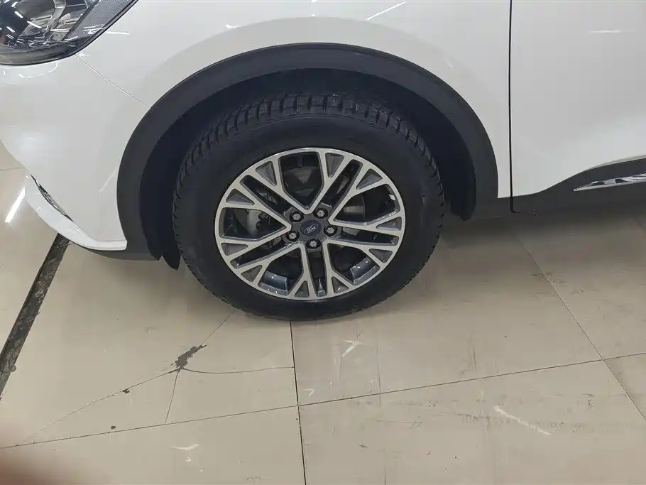 Escape EcoBoost 245 2 WD Shine Enjoyment