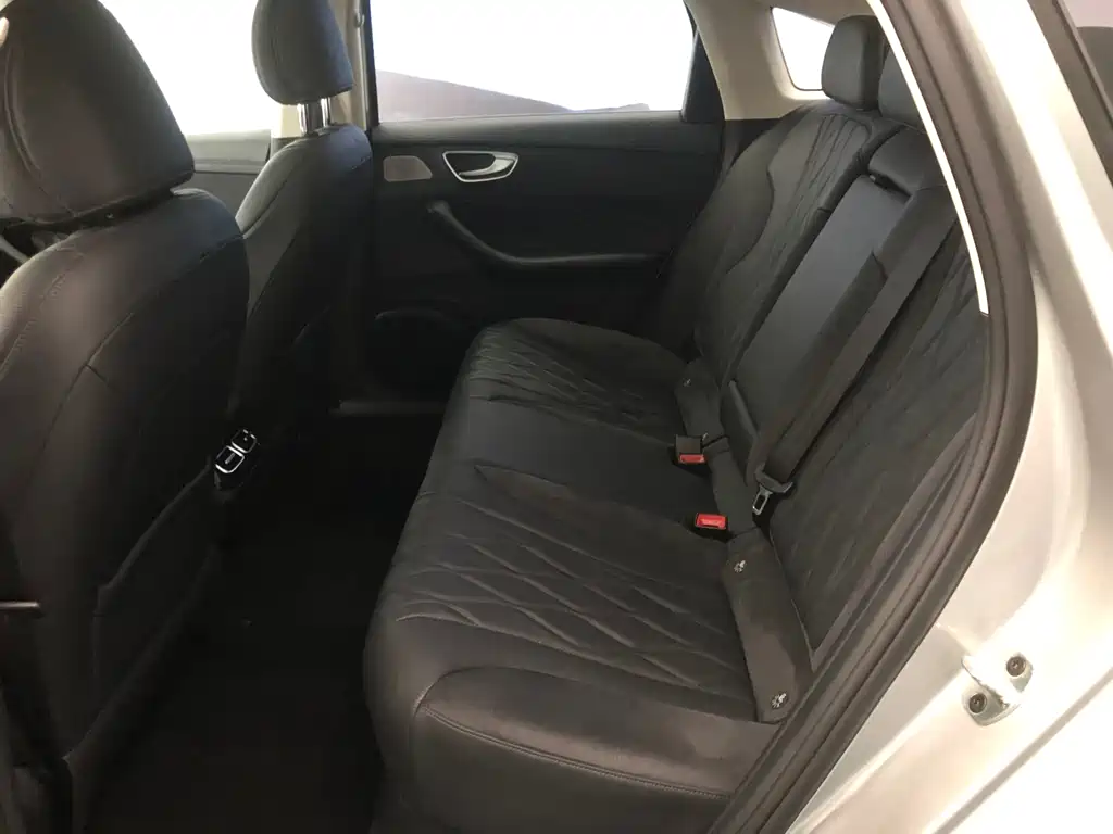 Roewe D7 DMH 125 km Flagship