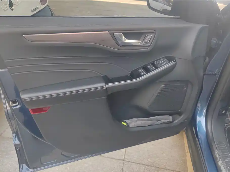 Escape EcoBoost 245 2 WD Shine Enjoyment