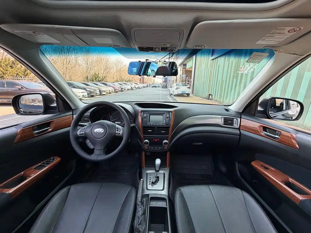 Forester 2.5 XS Auto Luxury Navigation