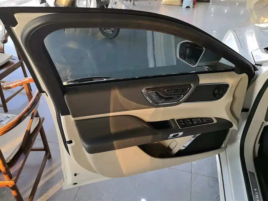 Lincoln Continental 2.0 T 2 WD Honor Shine