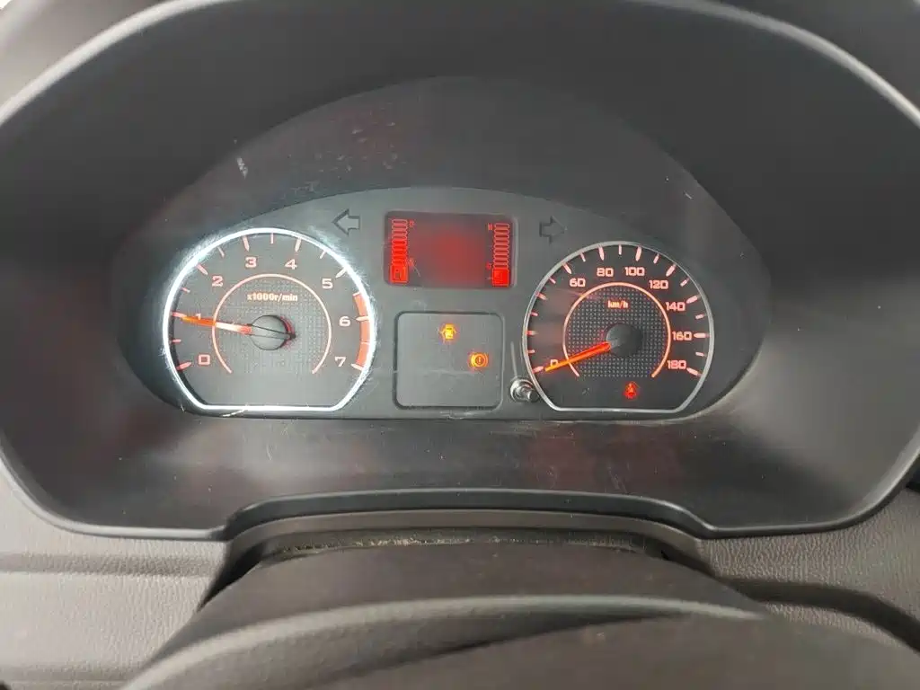 Wuling Hongguang V 五菱宏光V 2022款 1.5 L劲取版封窗车液压助力LAR