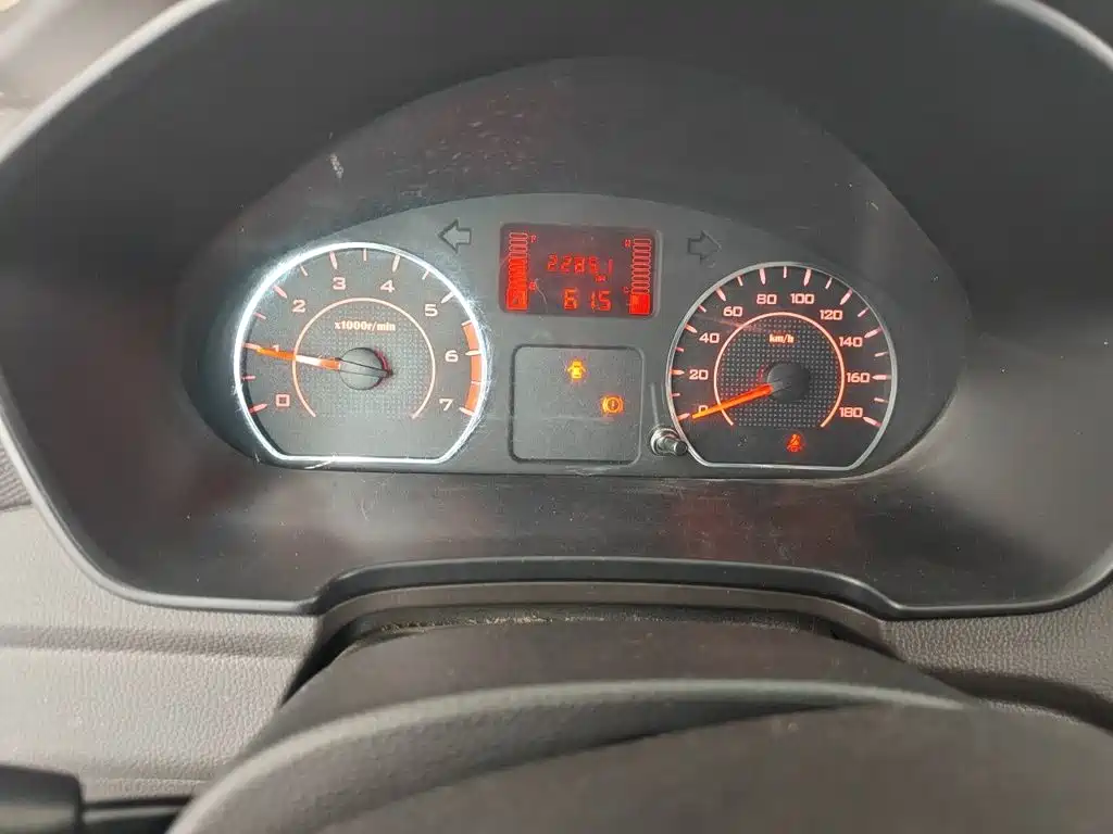 Wuling Hongguang V 五菱宏光V 2022款 1.5 L劲取版封窗车液压助力LAR