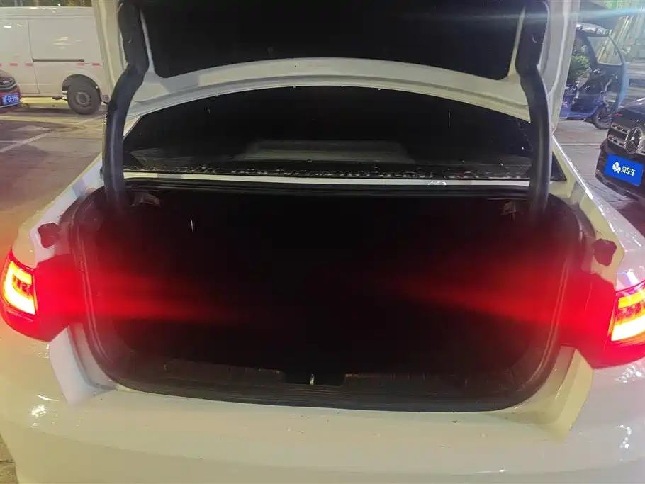 Emgrand GL 1.4 T DCT Elite Connected