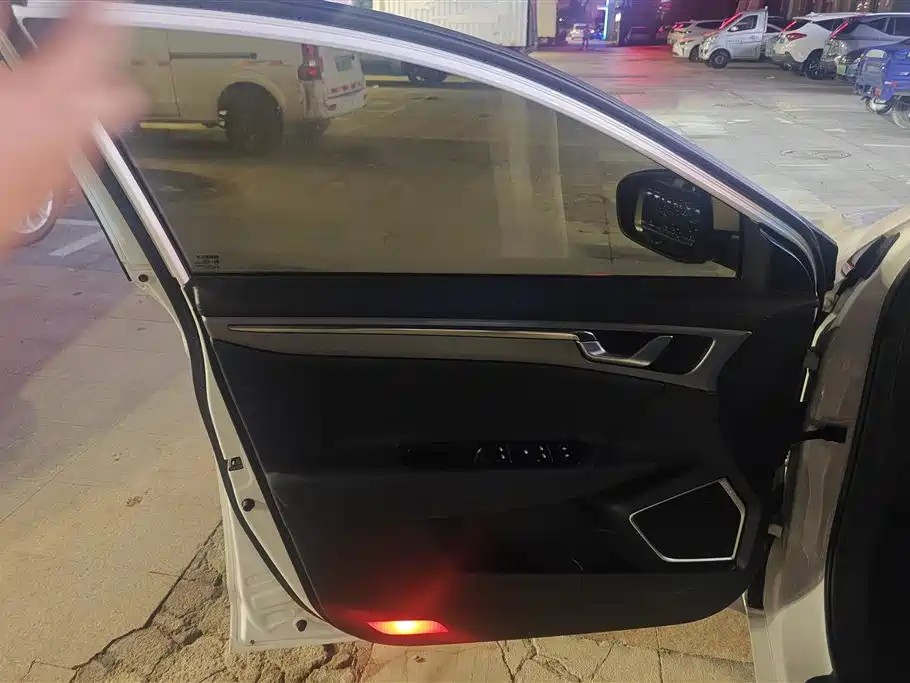 Emgrand GL 1.4 T DCT Elite Connected