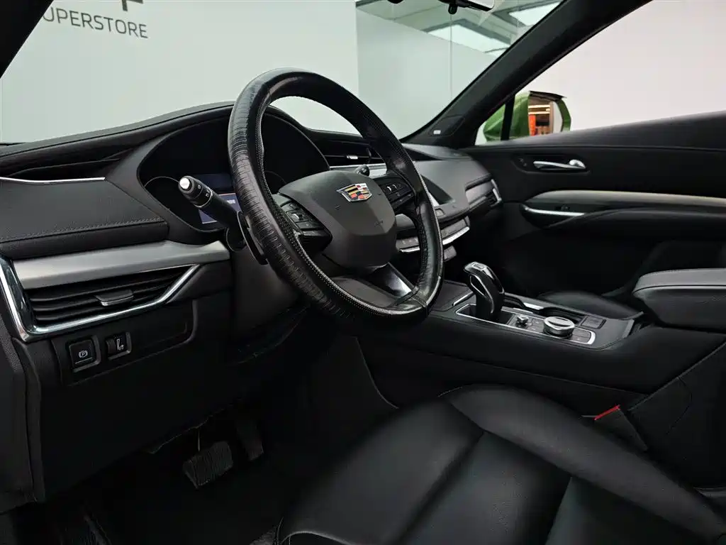 Cadillac XT4 28 T 2 WD Leading