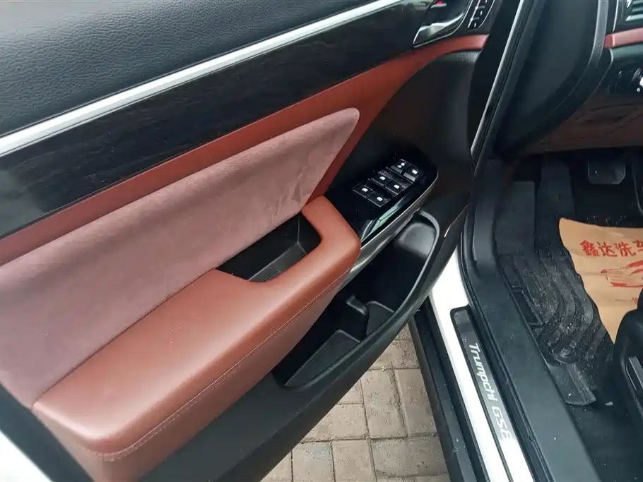 GAC Trumpchi GS8 320 T 2 WD Luxury Connected (7-seat)