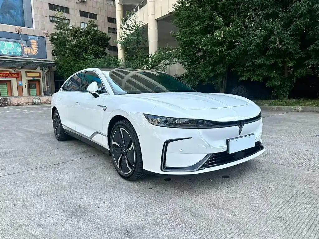 Voyah Zhuiguang PHEV 4 WD Ultra Long Range Flagship