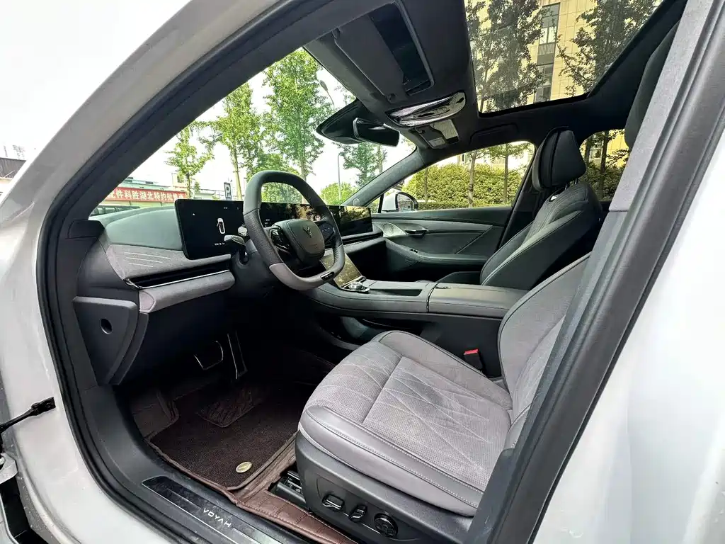 Voyah Zhuiguang PHEV 4 WD Ultra Long Range Flagship