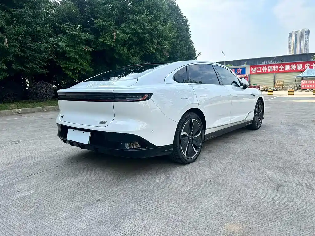 Voyah Zhuiguang PHEV 4 WD Ultra Long Range Flagship