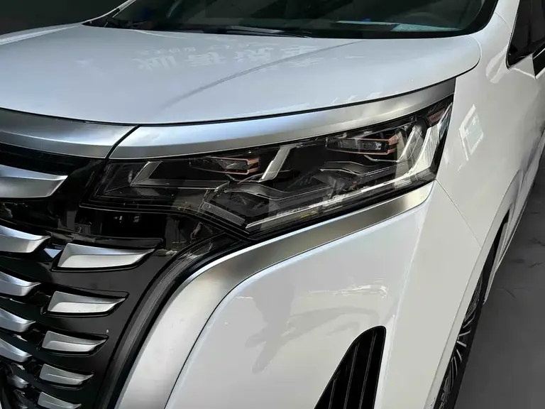 Denza D9 DM-i 970 4 WD Flagship
