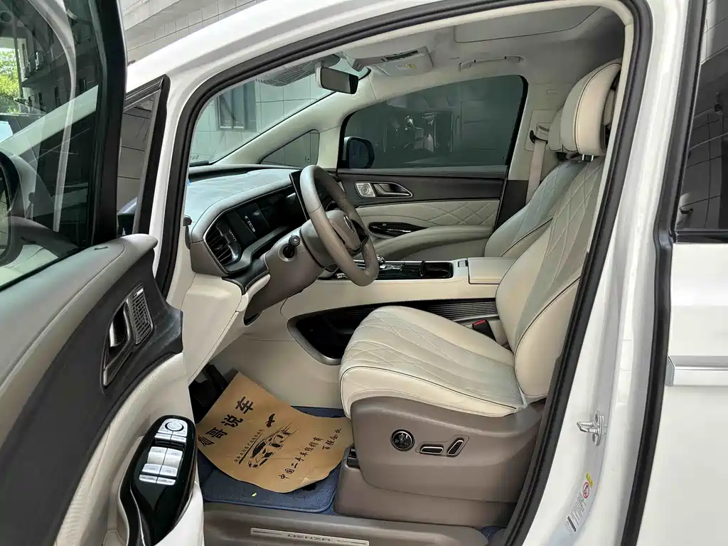 Denza D9 DM-i 970 4 WD Flagship